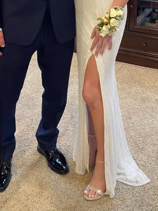 FOR RENT ($250) Sherry Hill Butterfly dress.Fits 5.4 model w/ 3in heels. - Picture 7 of 9